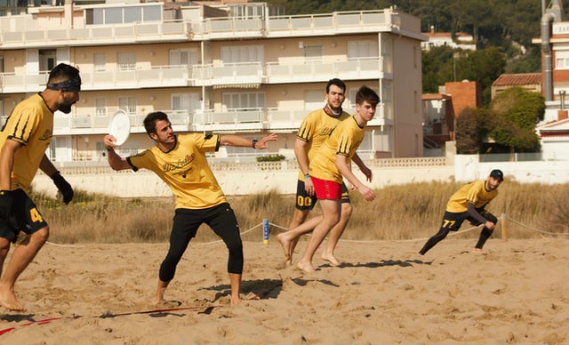 Frisbee tossing games